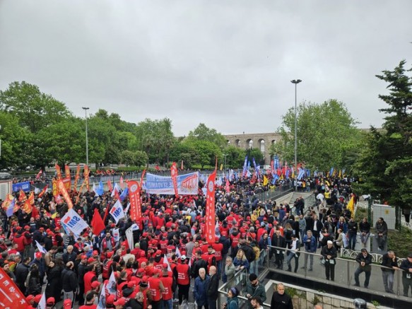 Saraçhane’de 1 Mayıs ablukası! Polis müdahale etti, DİSK ve KESK Taksim’e yürümekten vazgeçti