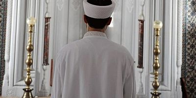 Kayseri'de camide vaaz veren imam, kadınları hedef aldı: 'Kadınlarımız soyundukça soyunuyor'