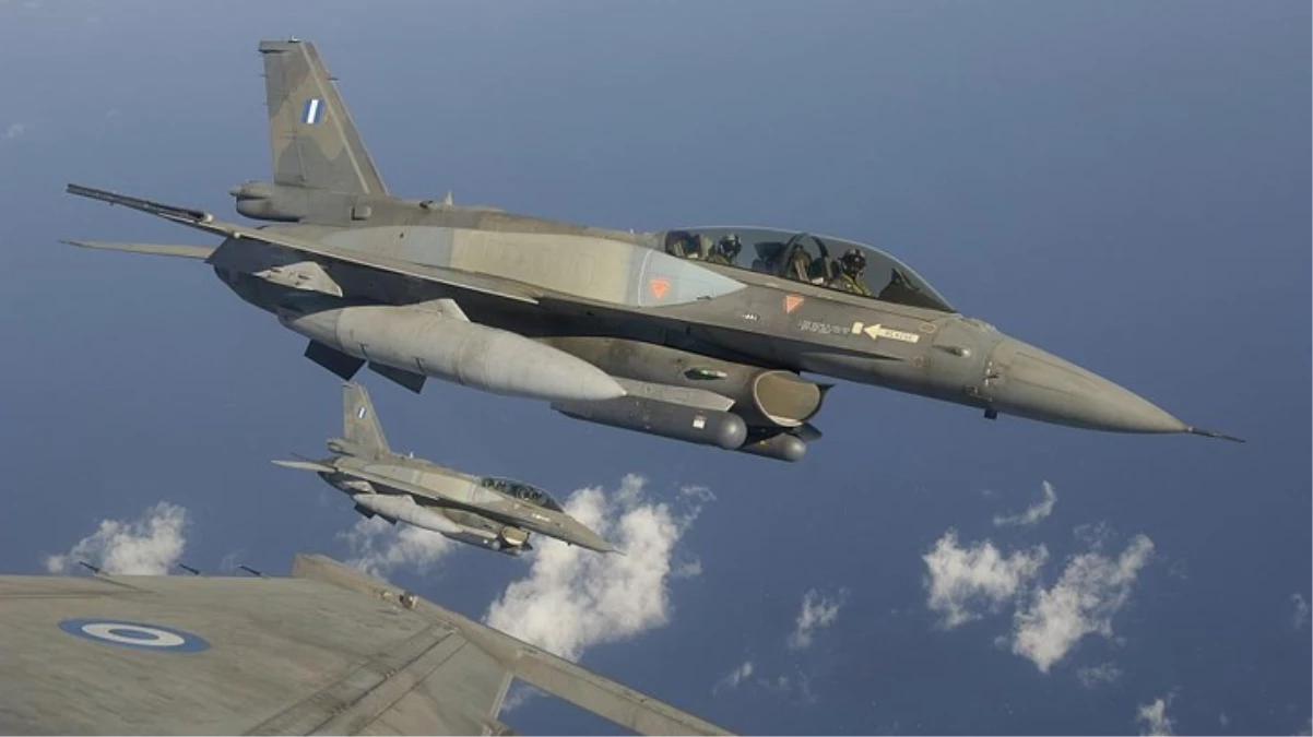 Yunan Hava Kuvvetlerine ait F-16 savaş uçağı Ege Denizi'nde düştü